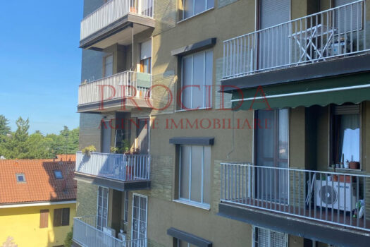 QUADRILOCALE CON BALCONI – VIA CASSANESE