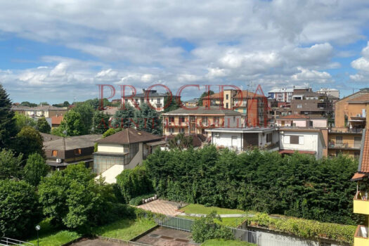 QUADRILOCALE CON BALCONI – VIA CASSANESE