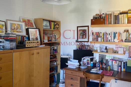 QUADRILOCALE CON BALCONI – VIA CASSANESE