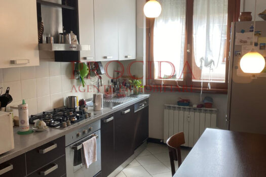 QUADRILOCALE CON BALCONI – VIA CASSANESE