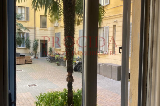 BILOCALE CON GRAZIOSO SPAZIO ESTERNO